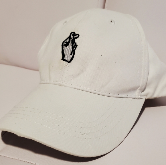 New Forever 21 KPOP Love Finger Heart Trending White Baseball Cap - One Size - Picture 9 of 9